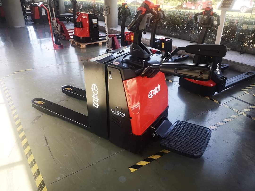 RPL 201 - Transpaleta eléctrica de 2TON con plataforma- batería de Li-Ion