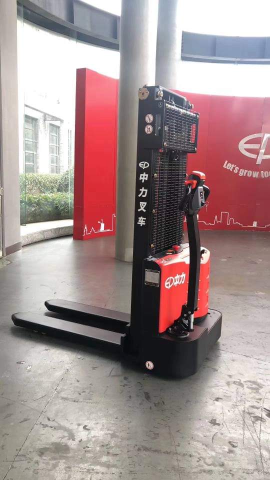 ES10-ES12 - Apilador eléctrico de 1 - 1.2TON