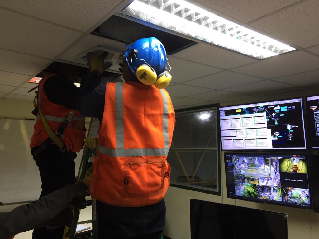 Sistemas de presión positiva de aire en salas para evitar el ingreso de contaminantes